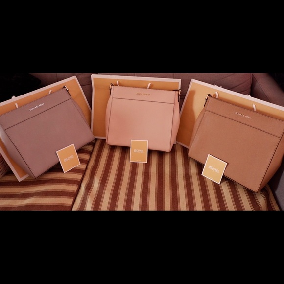 Michael Kors Handbags - Michael Kors Crossbody bag